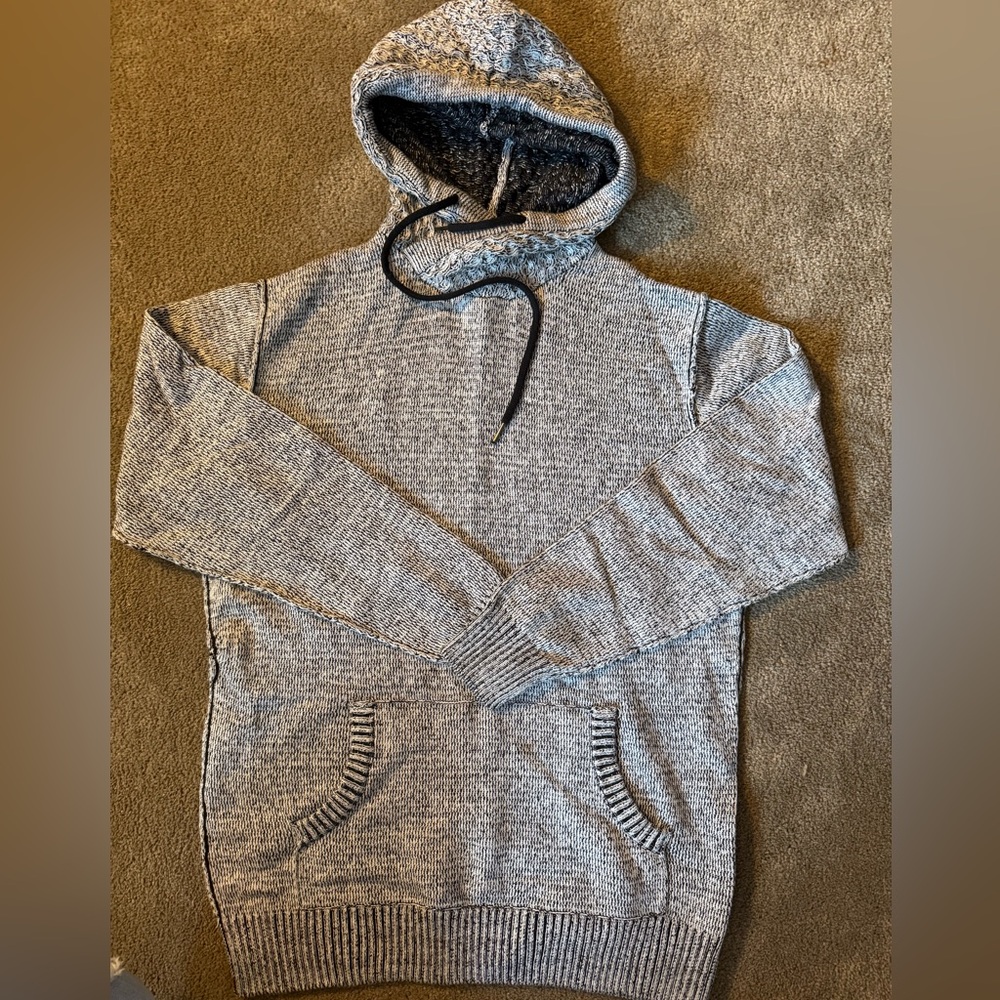 Sweater / Hoody. Slim-Fit